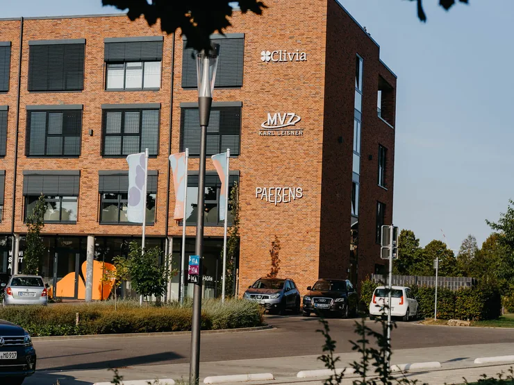 Aussenansicht des Praxisgebäudes von Paeßens Zahnwelten
