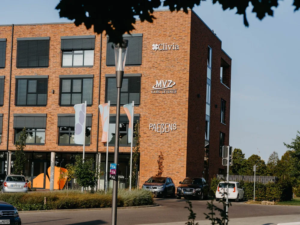 Aussenansicht des Praxisgebäudes von Paeßens Zahnwelten